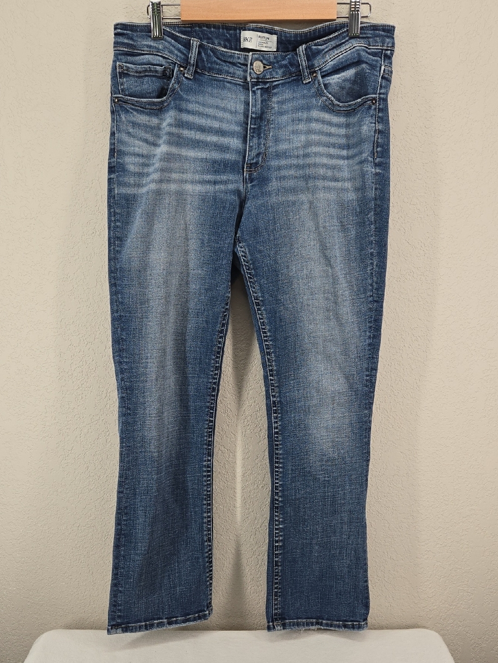BKE Payton Tailored Boot Cut Womens Jeans in Medium Blue Wash